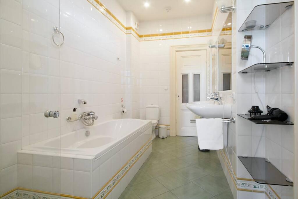 2 Bedroom 2 Bathroom Canal Apartment 阿姆斯特丹 外观 照片
